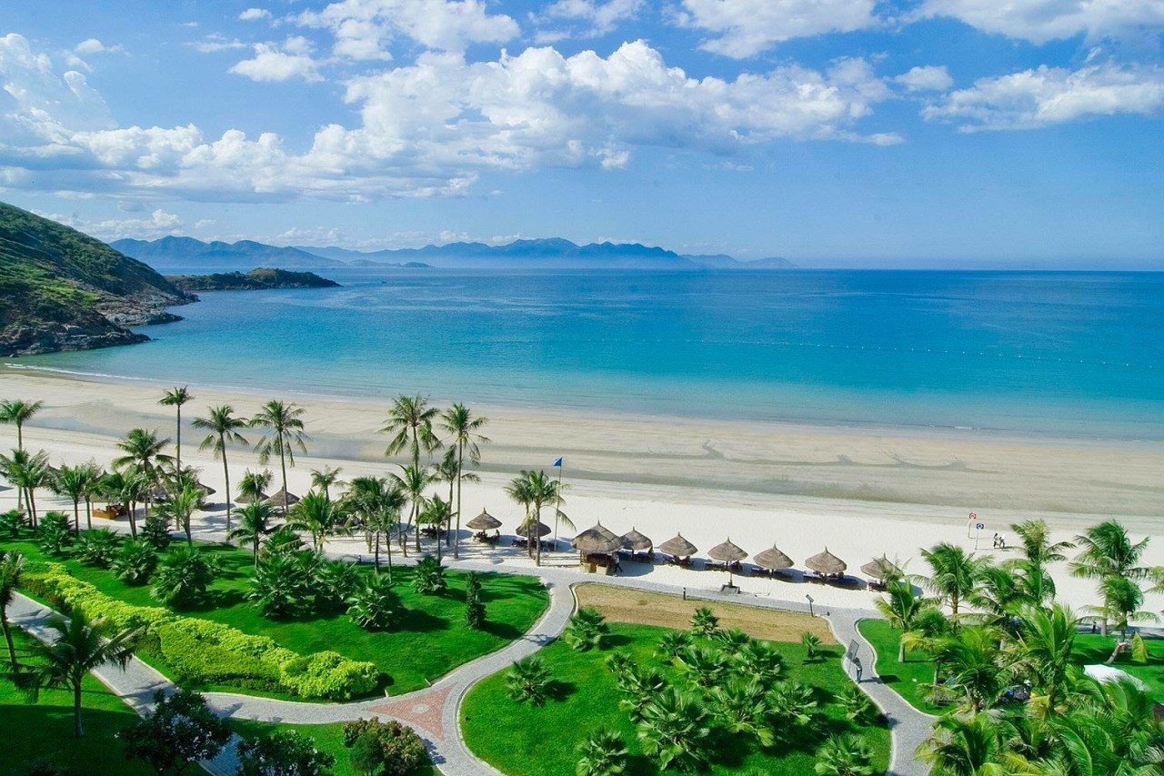 Vinpearl Premium Nha Trang Bay có hồ Jacuzzi ngoài trời thuộc hàng lớn nhất Việt Nam