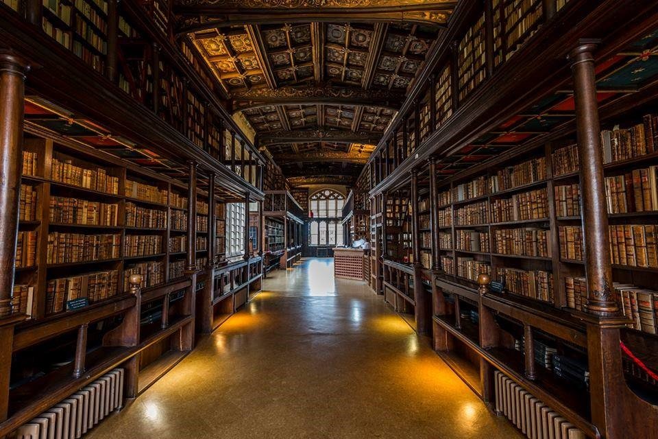 Thư viện của trường từng xuất hiện trong phim Harry Potter