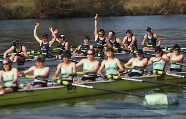 Đua thuyền là cuộc thi truyền thống giữa 2 trường ĐH lớn là Oxford và Cambridge