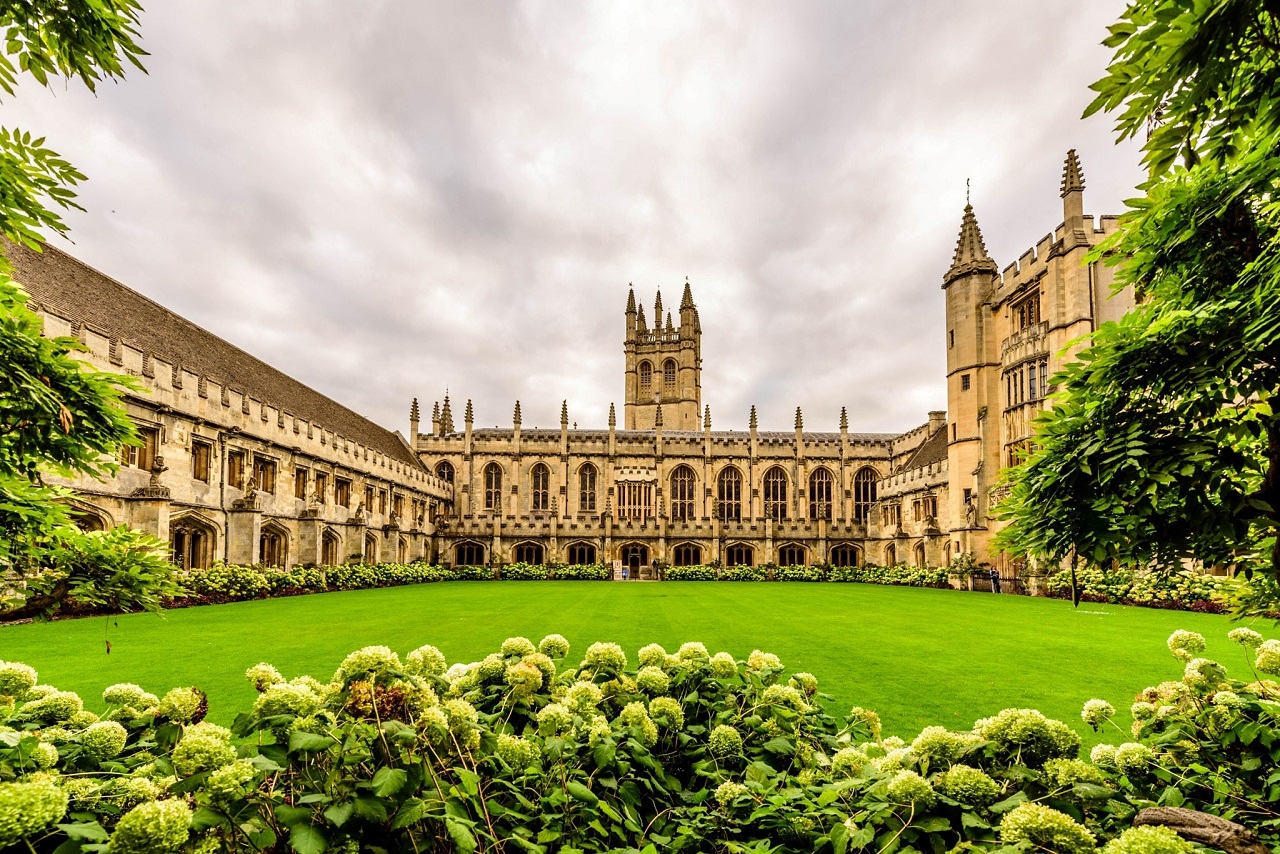 Năm 2016, Oxford là trường đại học tốt nhất thế giới (vượt qua Harvard của Mỹ)