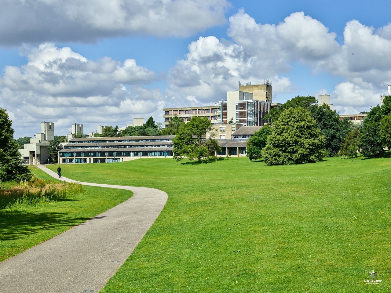 Khuôn viên rộng lớn của Đại học East Anglia