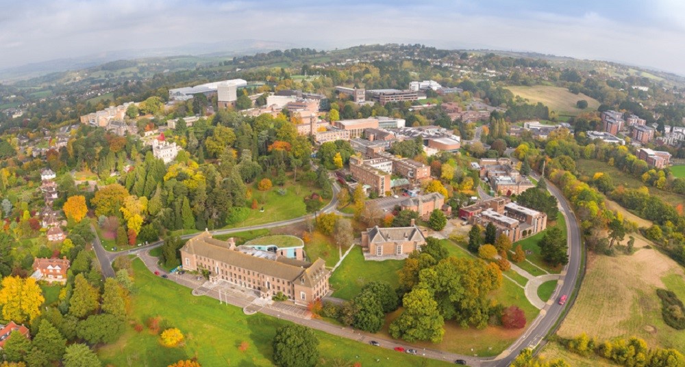 Nâng cao cơ hội chuyển tiếp vào Đại học Exeter với các khóa học tại INTO