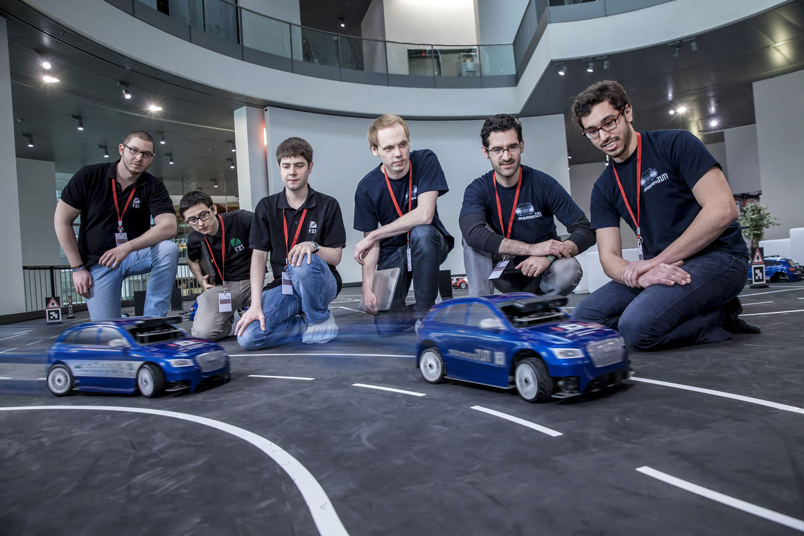 Sinh viên du học Đức bậc Đại học tại DH Kĩ thuật Munich thắng giải nhất tại Audi Autonomous Driving Cup