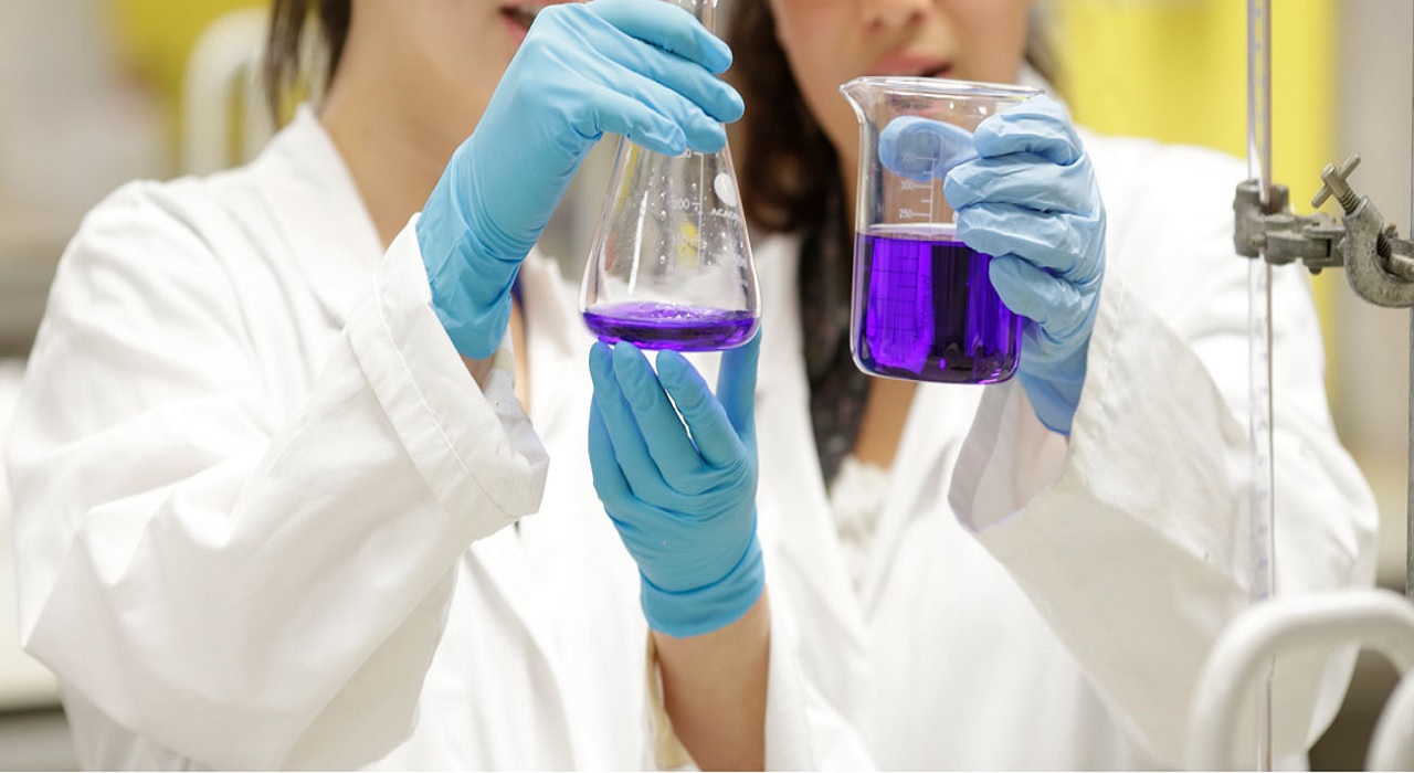 Trở thành chuyên viên nghiên cứu trong phòng thí nghiệm là chọn lựa phổ biến của sinh viên ngành hóa học