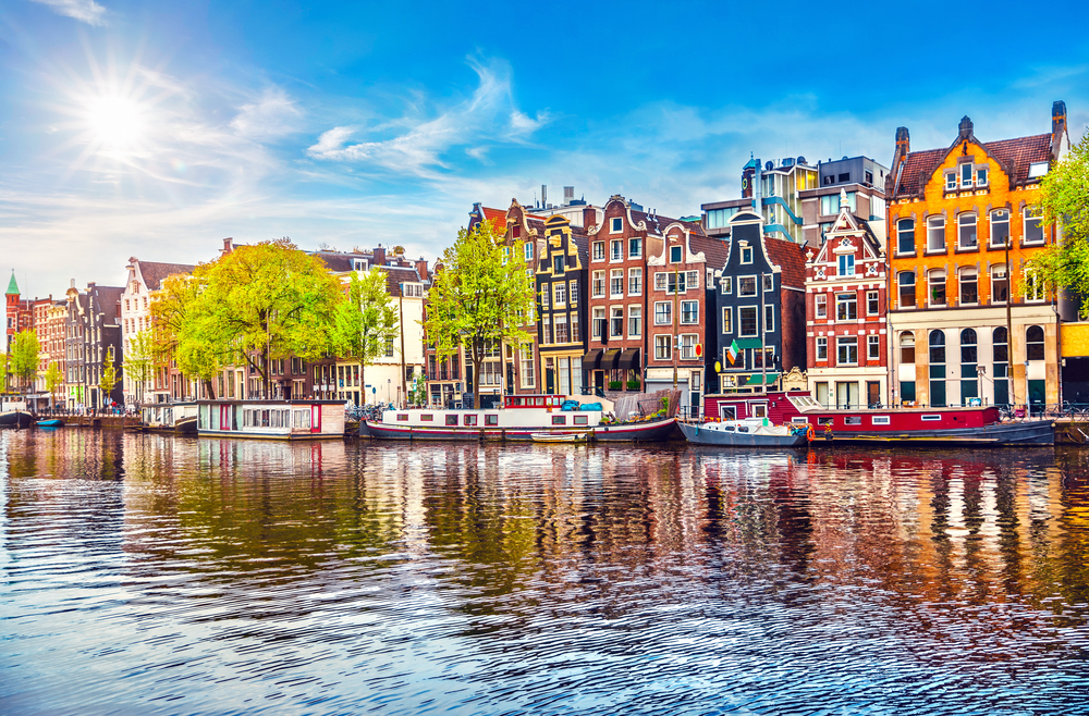 Bên cạnh du lịch, hàng triệu người khắp thế giới còn tìm đến Hà Lan bởi môi trường tuyệt vời cho học tập, làm việc và định cư