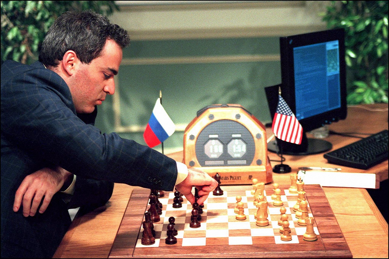 Nhà vô địch cờ vua thế giới Garry Kasparov từng chịu thua khi thi đấu với siêu máy tính Deep Blue