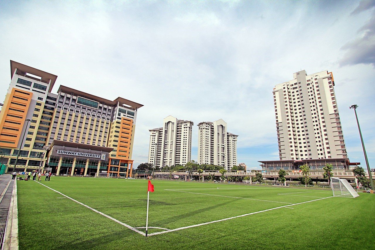 sân bóng tại sunway du học Malaysia