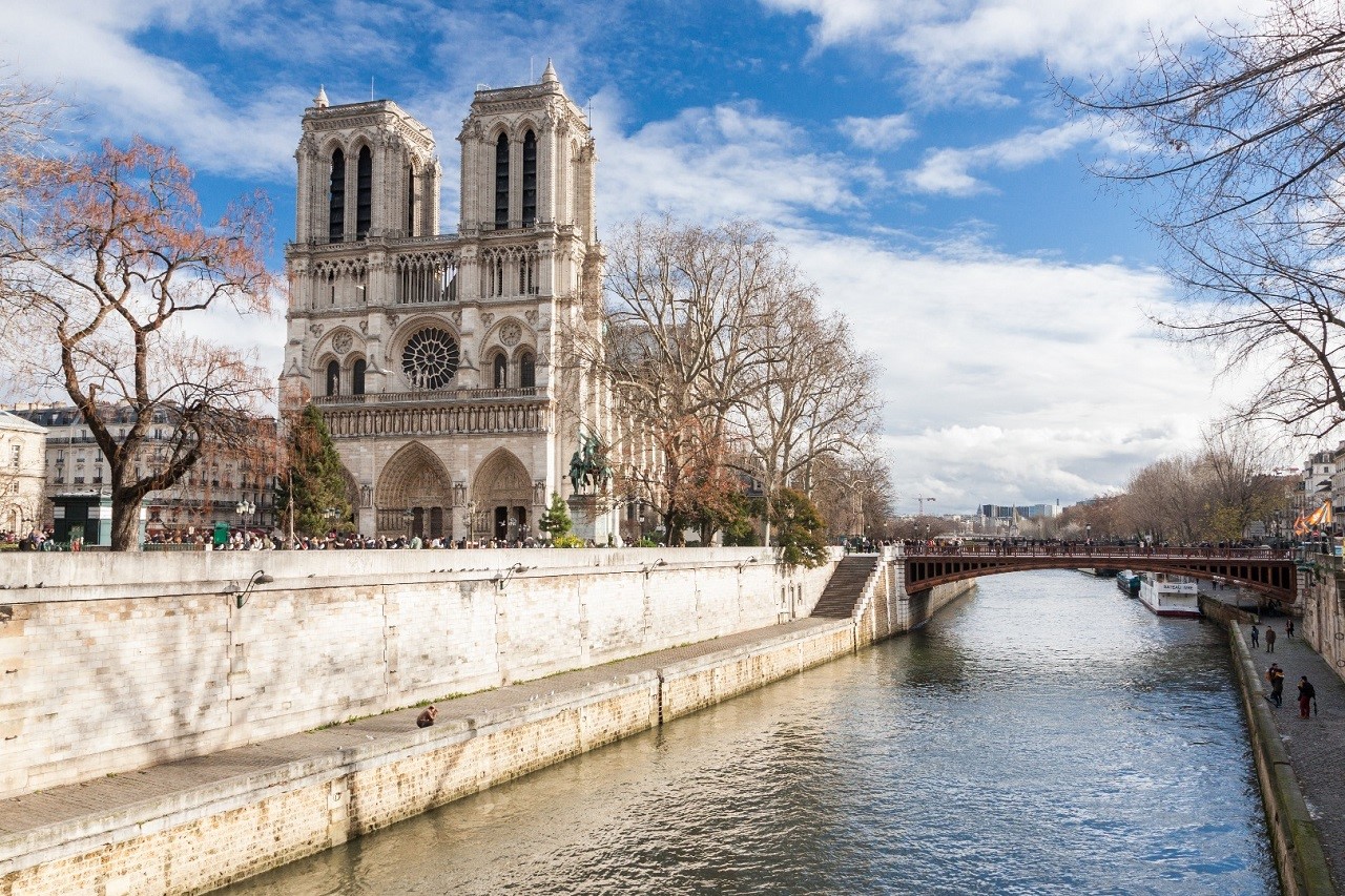 Nhà thờ Đức Bà Paris hơn 850 tuổi nổi tiếng với kiến trúc Gothic độc đáo