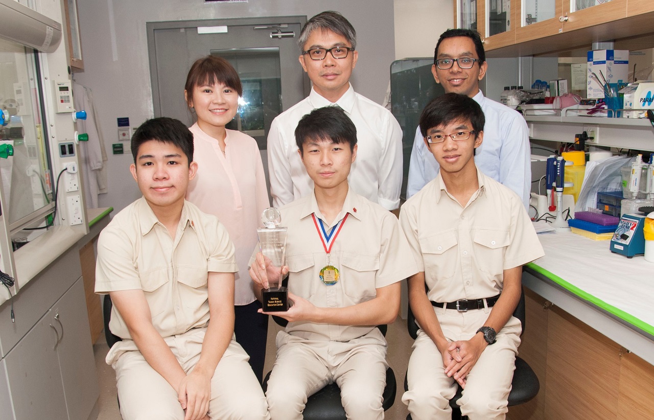 Học sinh Hwa Chong Institution nhận giải thưởng trong Taiwan International Science Fair 2016