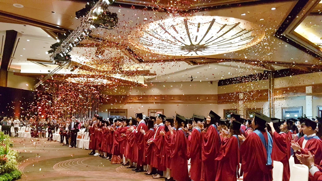 Sinh viên chương trình Murdoch tại Singapore trong buổi lễ tốt nghiệp đầu năm 2017