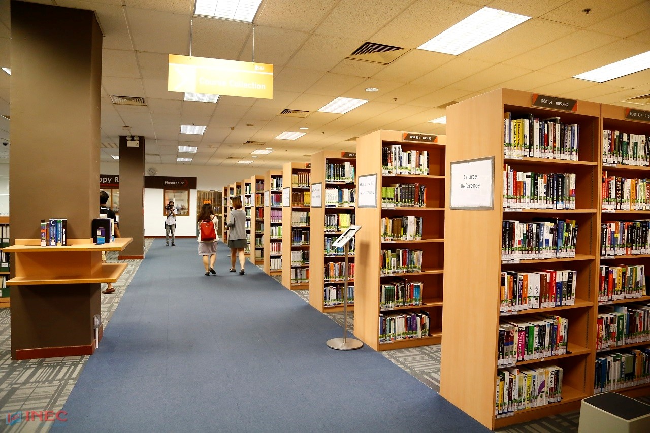 Một góc bên trong thư viện Tay Eng Soon của SIM – thư viện quản lý lớn nhất Singapore