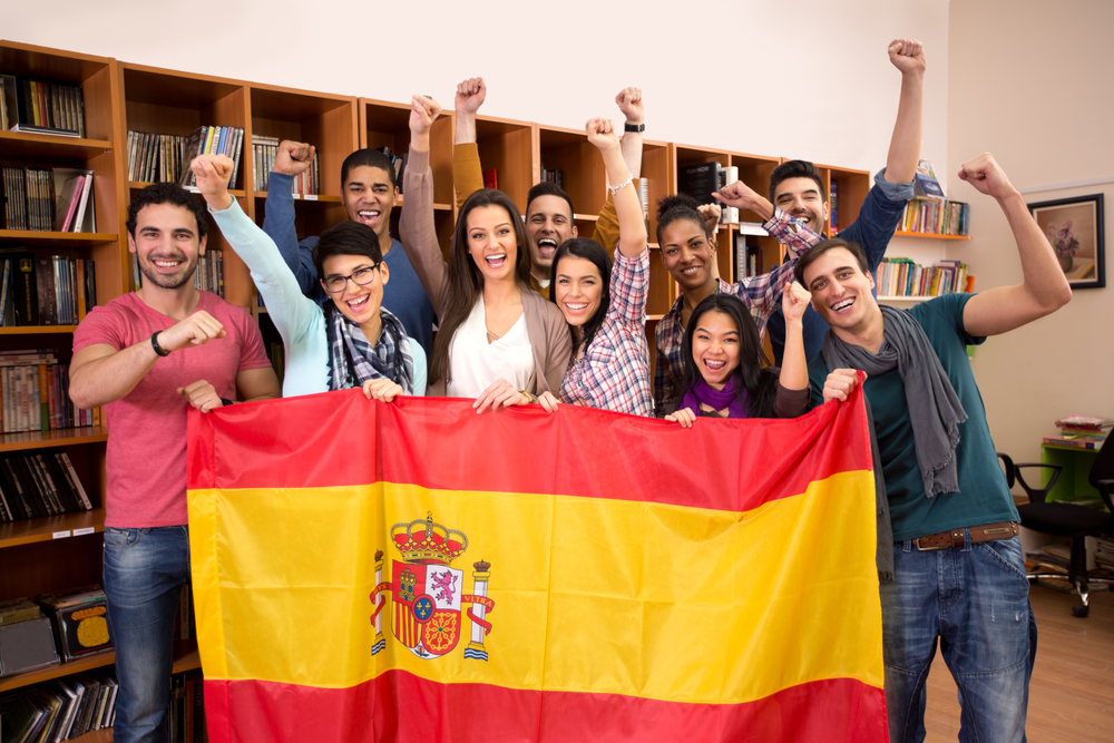 Sinh viên xuất sắc có cơ hội nhận học bổng và hỗ trợ tài chính khác từ chính phủ và các trường đại học Tây Ban Nha