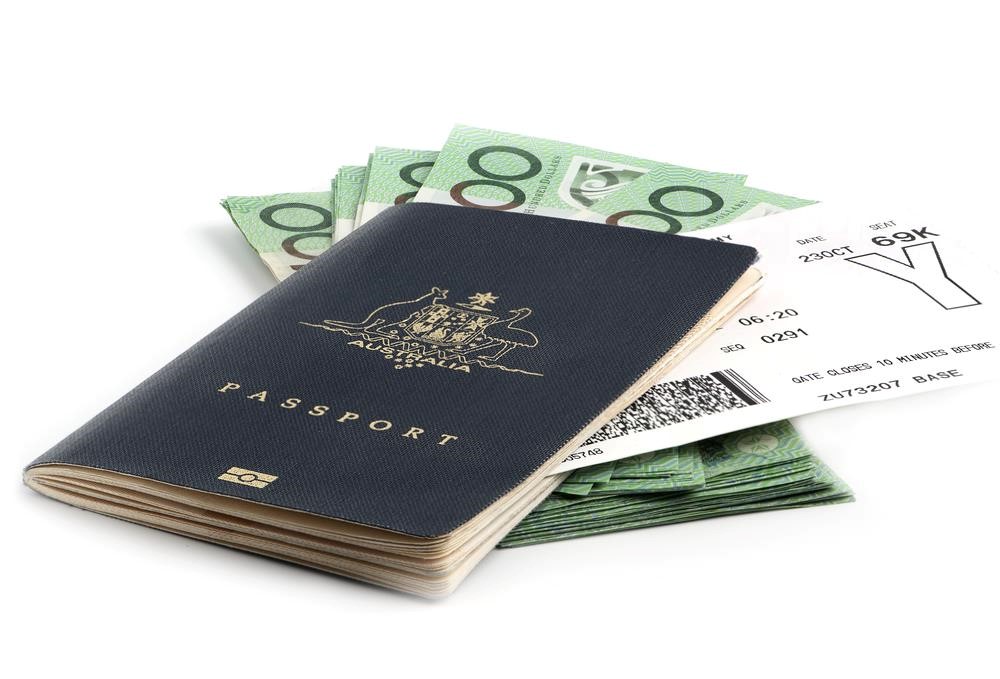 Chứng minh tài chính là điều kiện cần để hoàn thành hồ sơ visa. Ảnh: Shutterstock