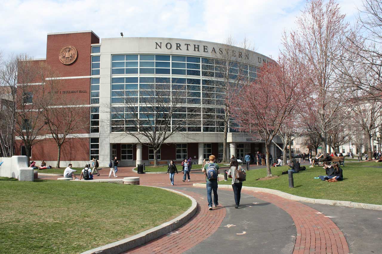 Đại học Northeastern có thế mạnh với chương trình co-op cho phép sinh viên làm việc hưởng lương