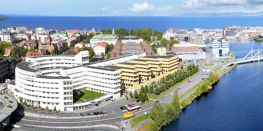 Đại học Jonkoping là một trong số ít trường tại Thụy Điển được chính phủ lựa chọn áp dụng chương trình 2 năm cư trú dành cho sinh viên trường sau khi tốt nghiệp
