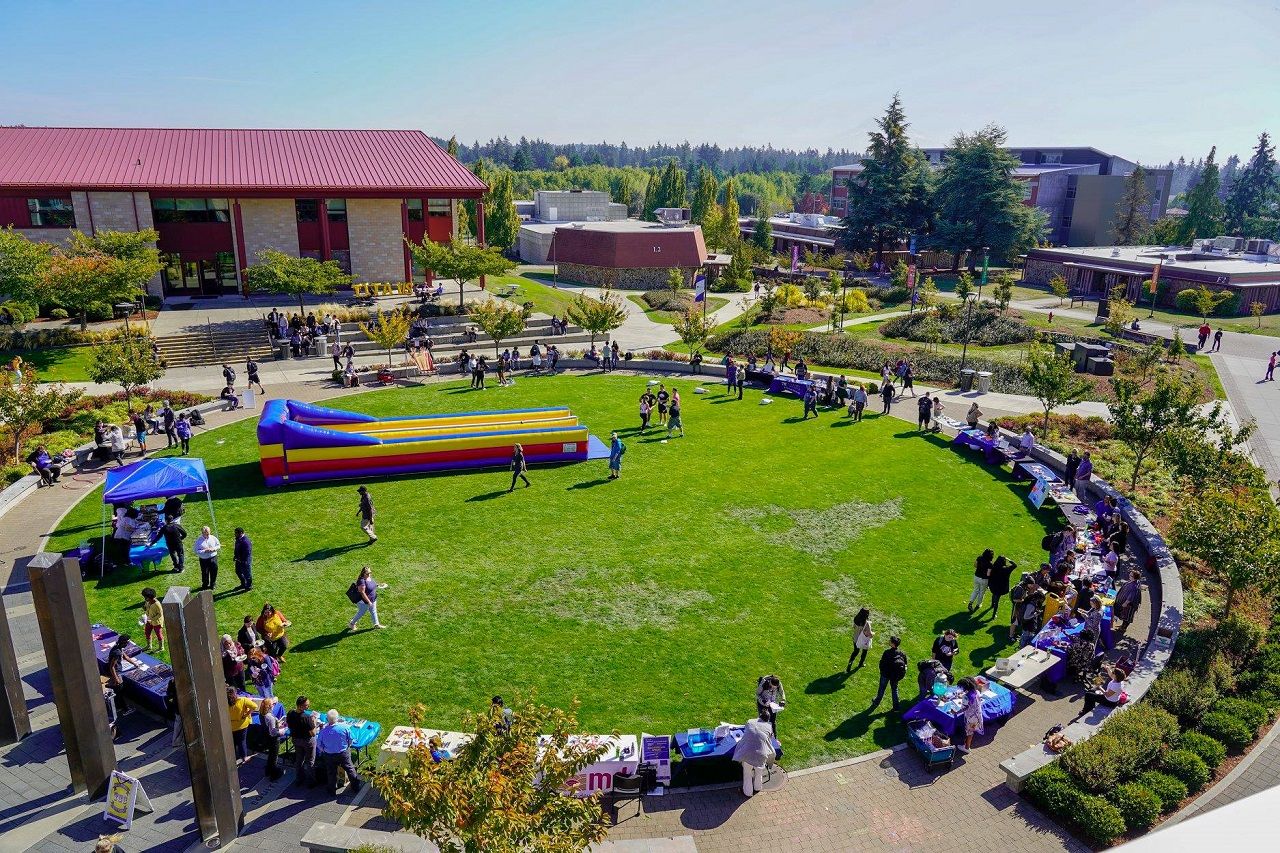 Khuôn viên thoáng đãng, xanh mát của Cao đẳng cộng đồng Tacoma