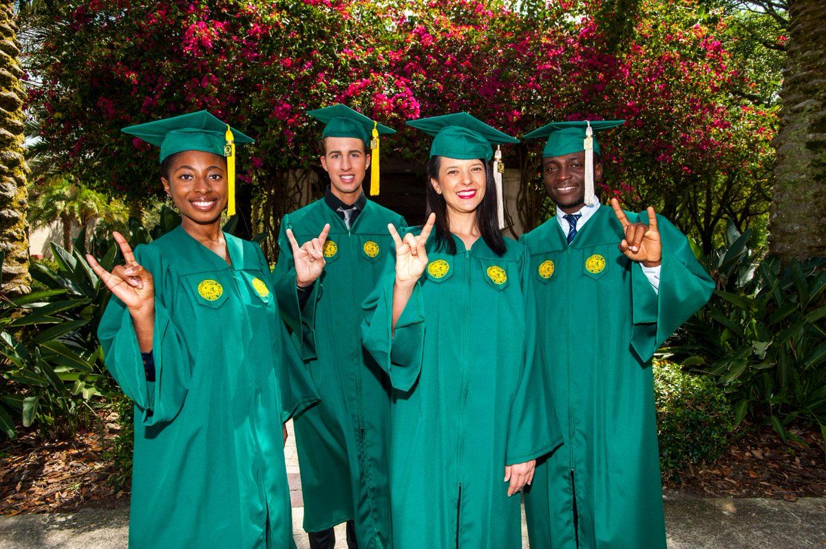 Sinh viên tốt nghiệp Đại học South Florida đón chờ triển vọng nghề nghiệp rạng rỡ