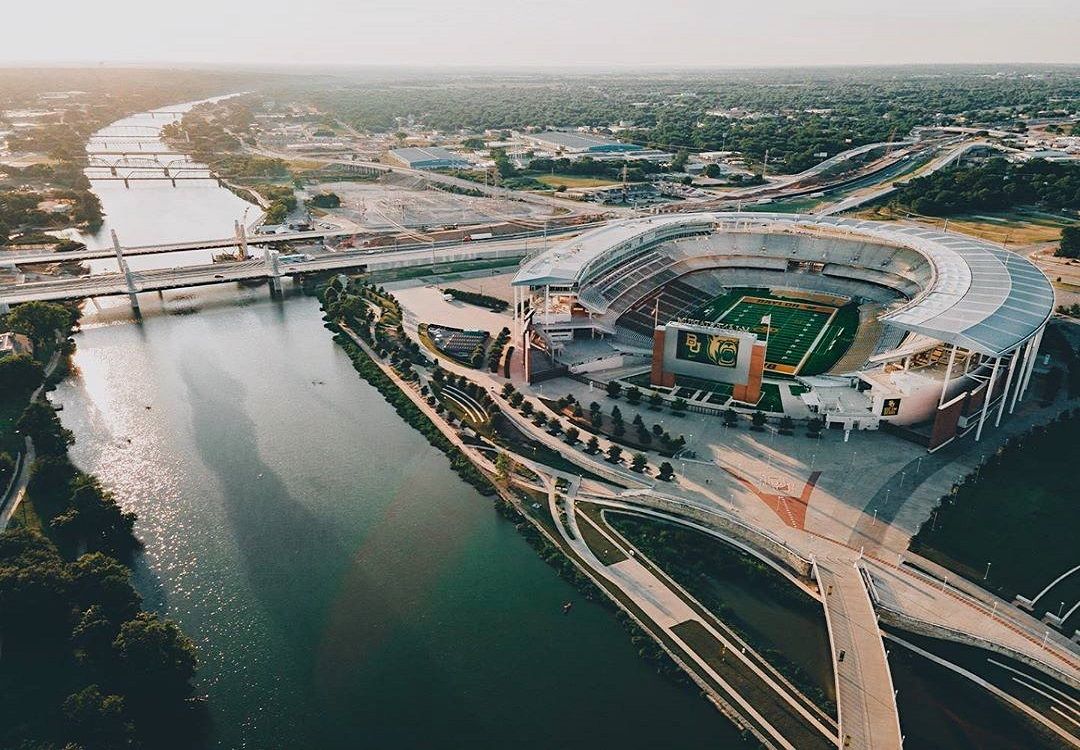 Đại học Baylor có sân vận động hướng sông độc đáo