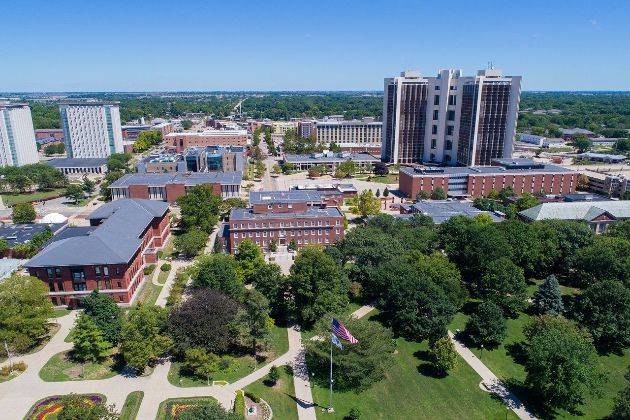 Khuôn viên rộng lớn của Đại học Illinois State