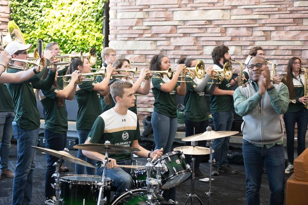Sinh viên dàn nhạc cụ hợp xướng tại Đại học Colorado State