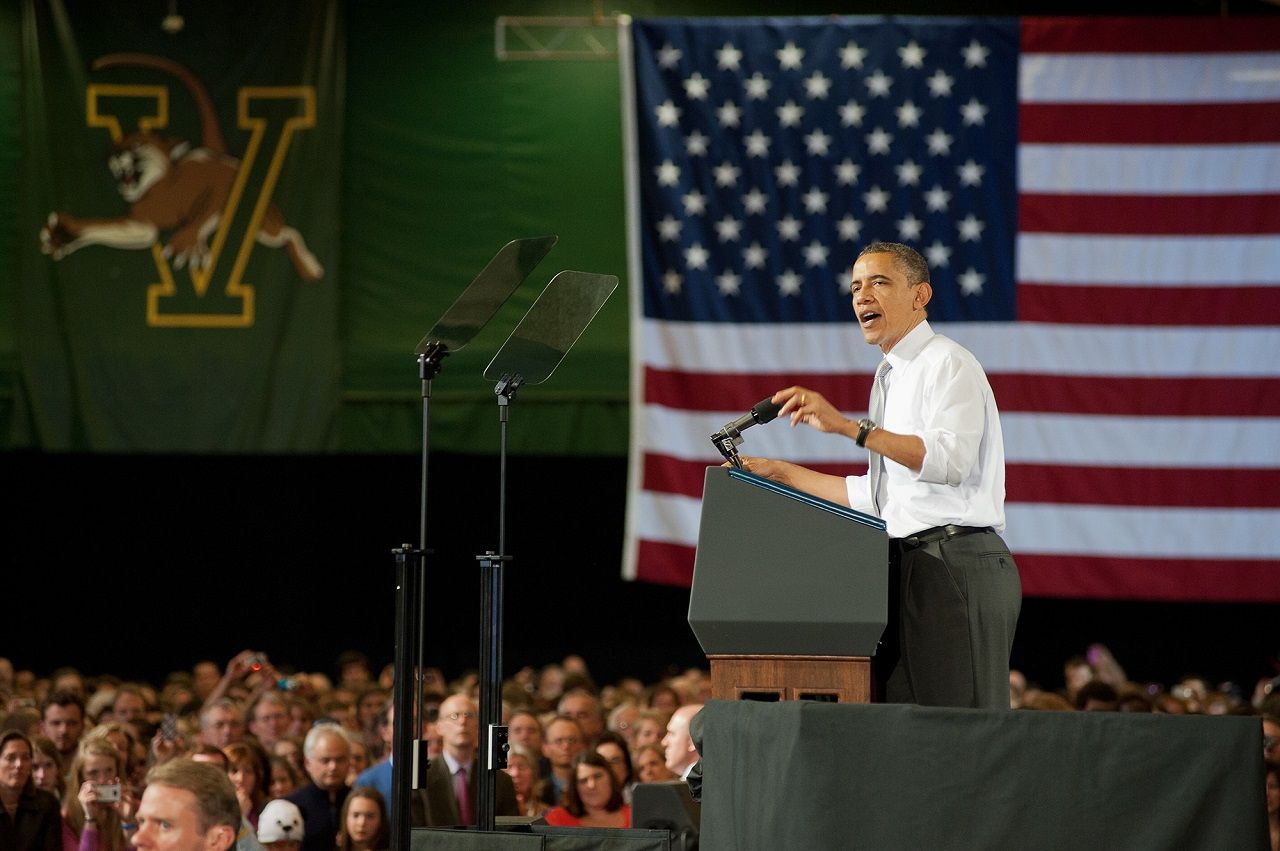 Cựu tổng thống Mỹ Obama diễn thuyết trước 4.000 thính giả tại Đại học Vermont năm 2012