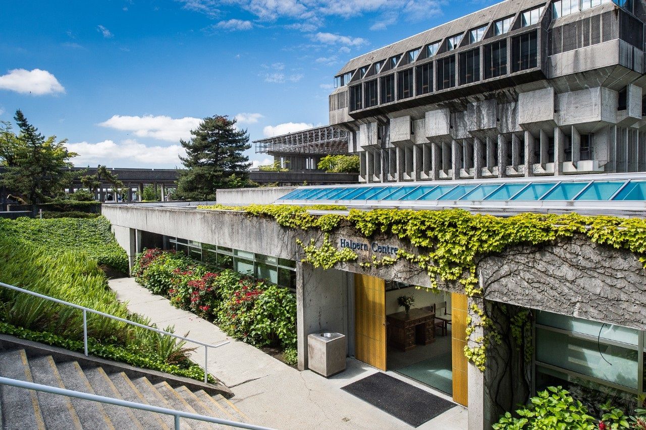 Kiến trúc theo phong cách thô mộc của Đại học Simon Fraser