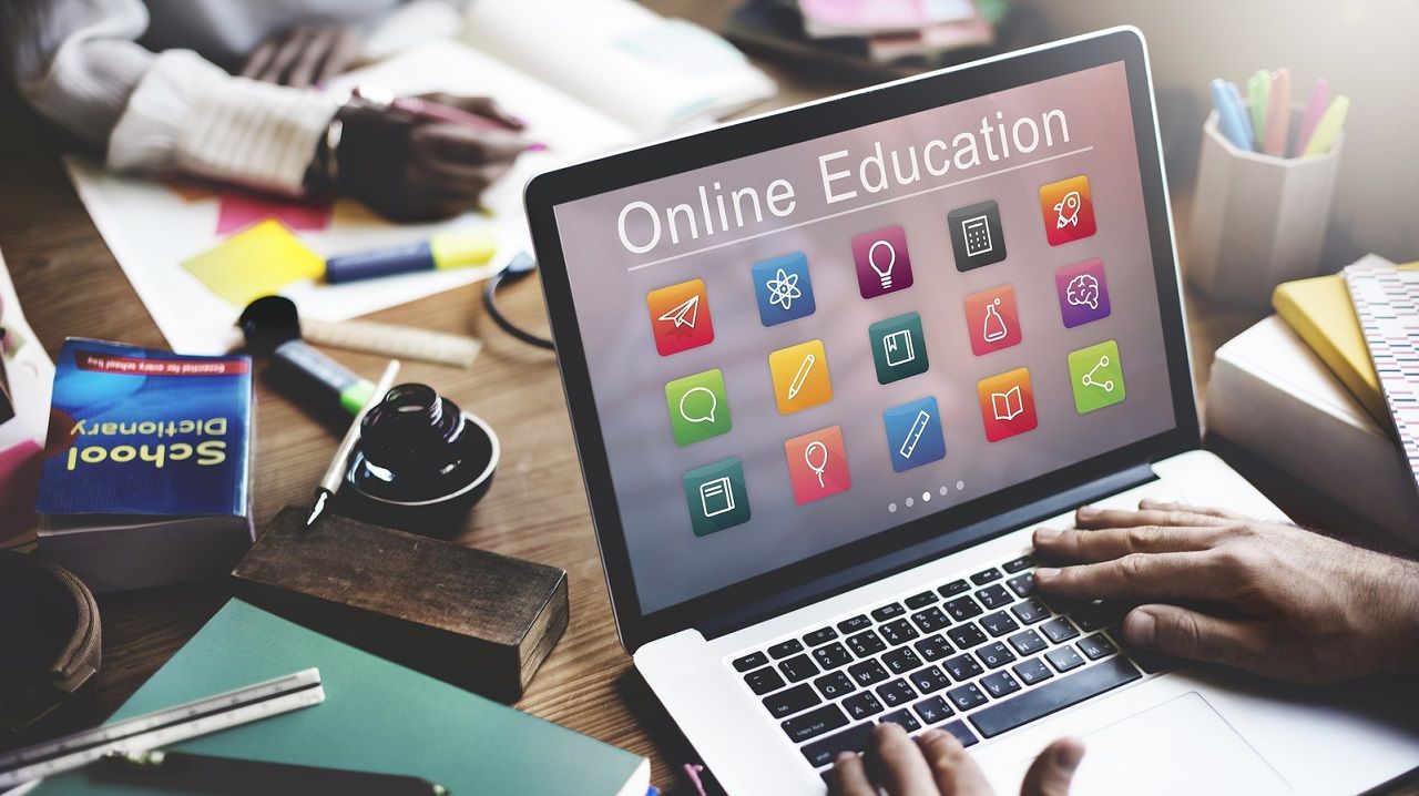 Nhiều phần mềm được phát triển dành cho việc dạy và học online
