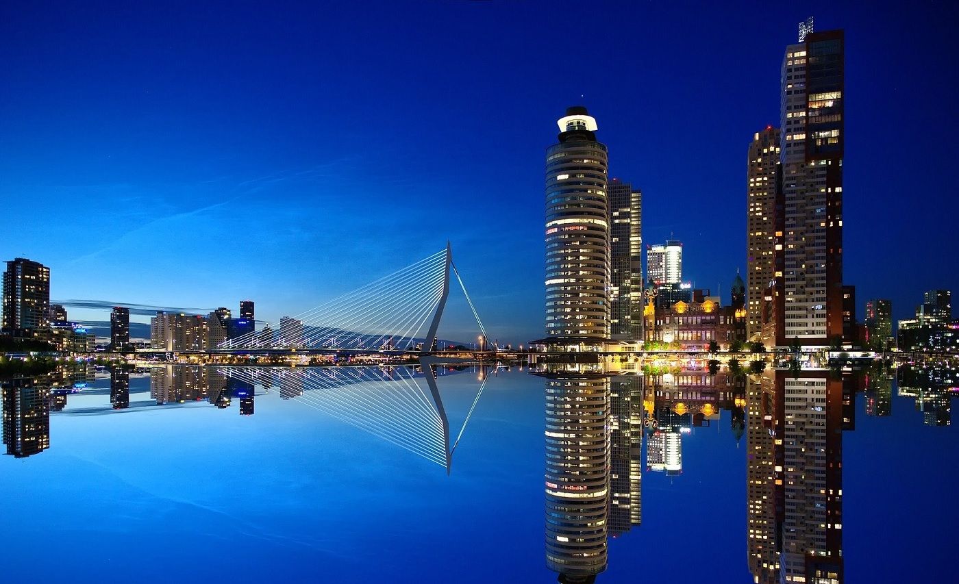 Rotterdam sở hữu cảng quốc tế lớn nhất châu Âu và là trung tâm kinh tế hàng đầu của Hà Lan