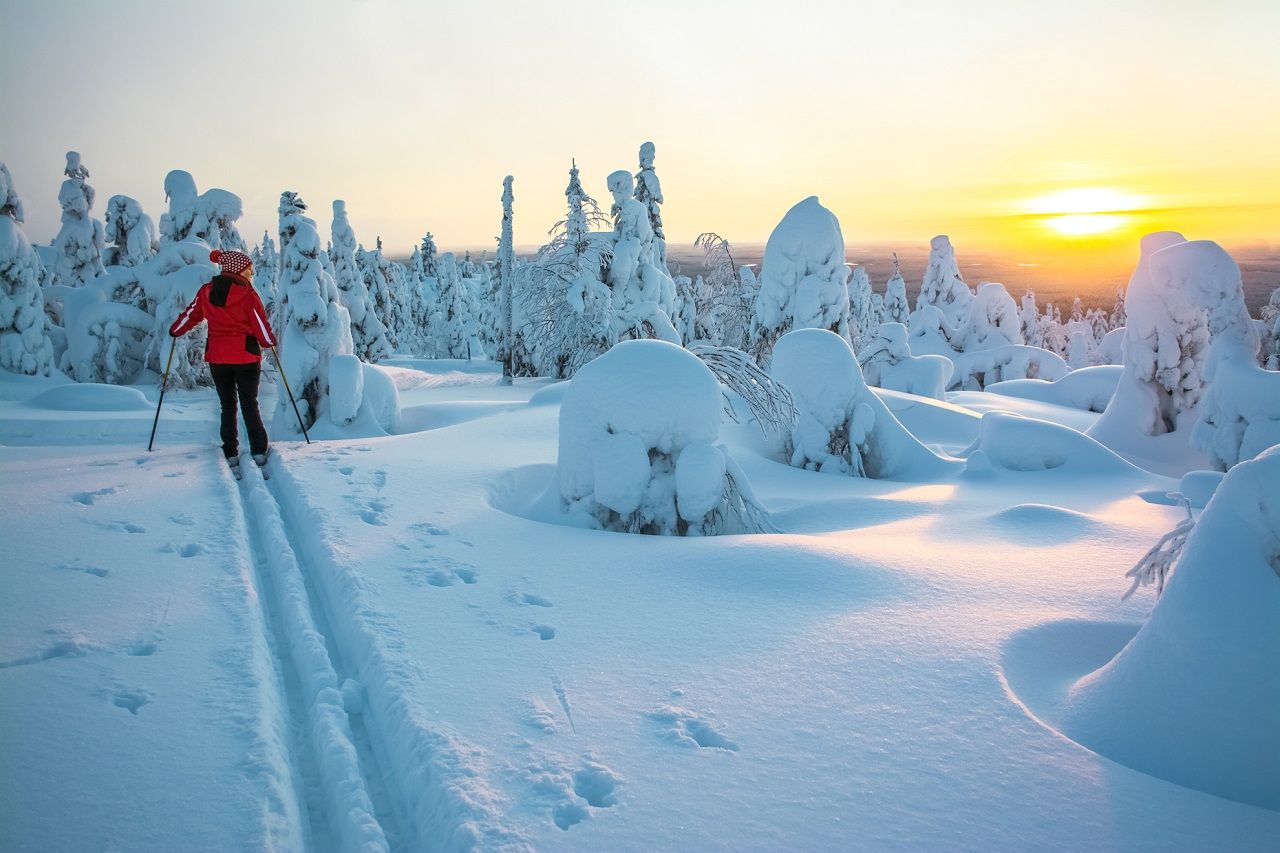 Nhiều người Phần Lan thích trượt tuyết, đi dạo hoặc tận hưởng không khí thiên nhiên trong lành trong những ngày đầu Năm mới