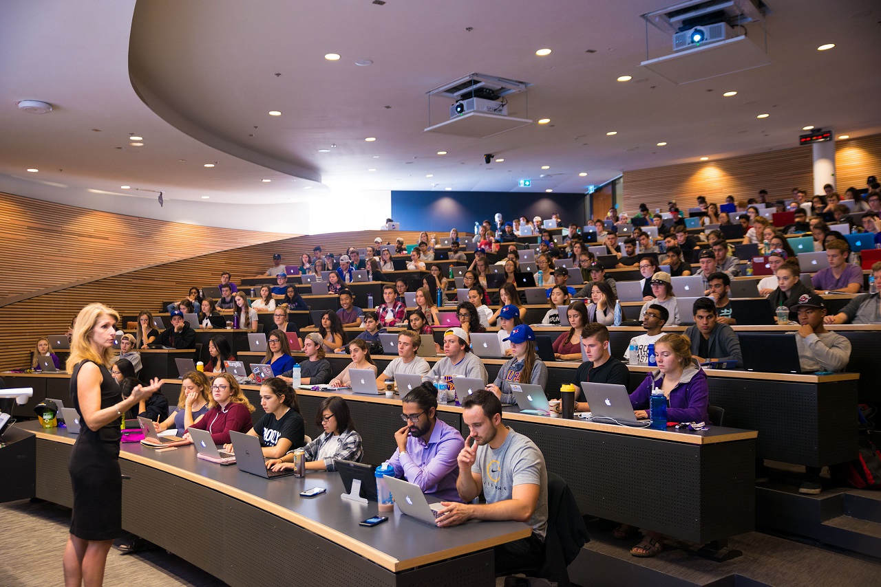 Môi trường đại học Canada có thể tiềm ẩn nhiều thử thách cho sinh viên, nhất là trong năm đầu tiên