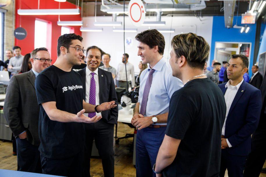 Thủ tướng Justin Trudeau trò chuyện cùng các thành viên sáng lập về ApplyBoard