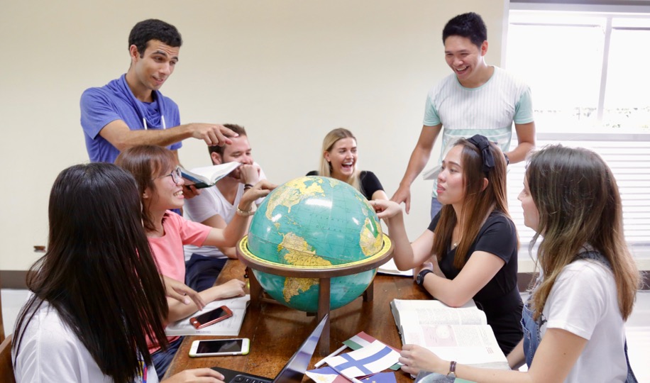 Môi trường học gần gũi, thân thiện khuyến khích thực hành tiếng Anh tối đa ở Philippines