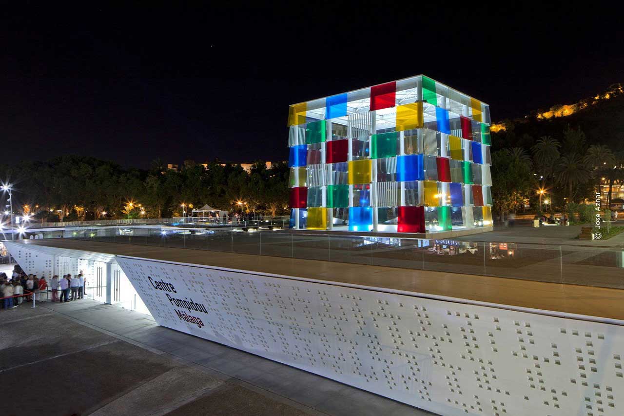 Pompidou - kiến trúc nổi bật tại Malaga