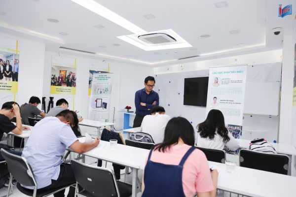Kỳ thi tiếng Anh đầu vào của SIM được tổ chức nghiêm túc tại văn phòng Du học INEC