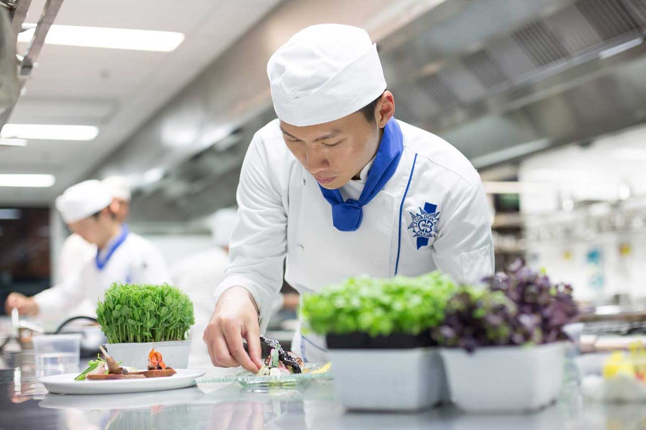 Thực tập có hưởng lương đến 12 tháng tại khách sạn nhà hàng 5 sao