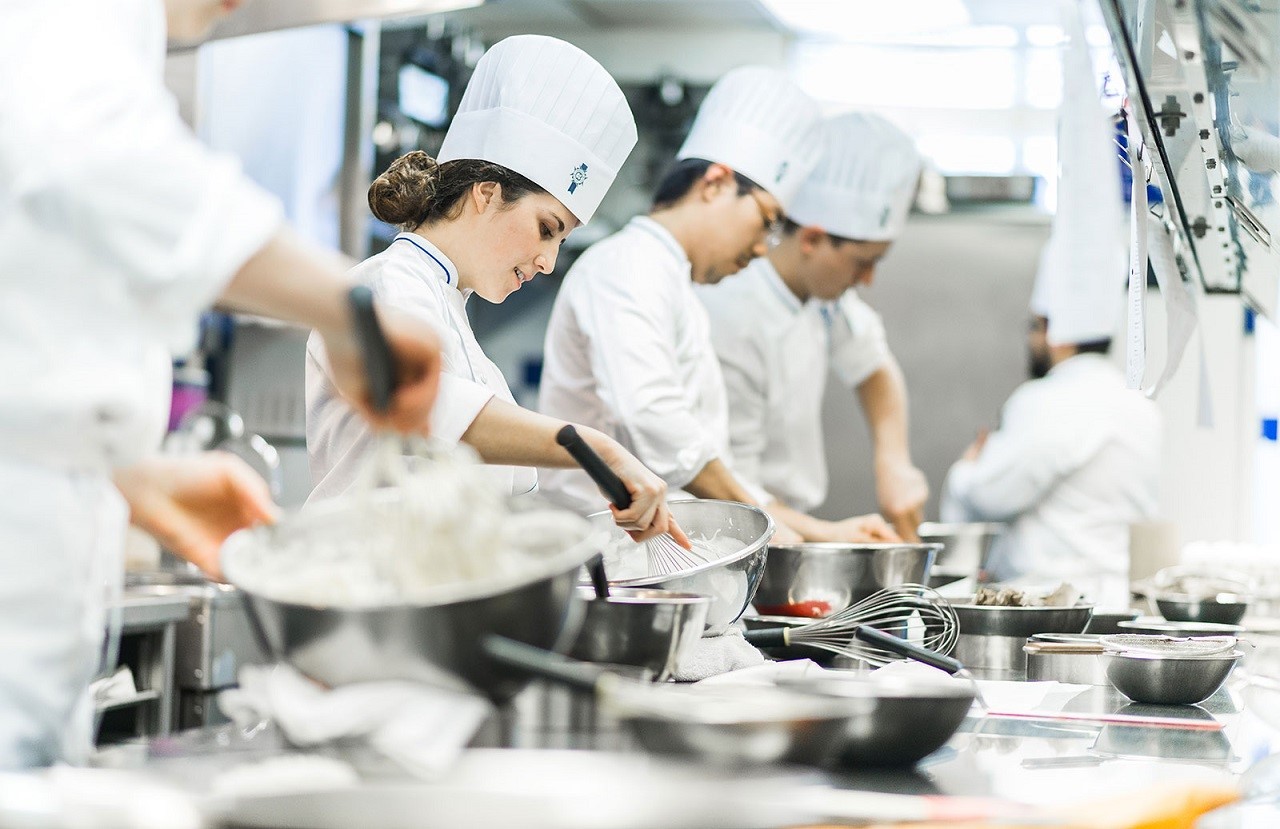 Thực hành nâng cao kỹ năng là yếu tố quan trọng trong các khóa học ở Le Cordon Bleu