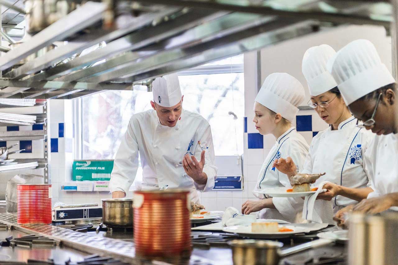 Vững vàng kiến thức chuyên môn và kỹ năng làm việc tại Le Cordon Bleu