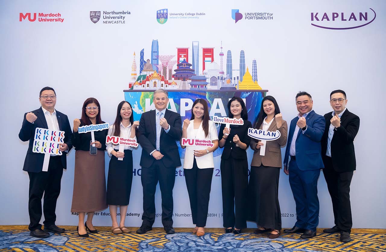Hiệu trưởng ĐH Murdoch tại Singapore và các lãnh đạo cấp cao của Kaplan Singapore