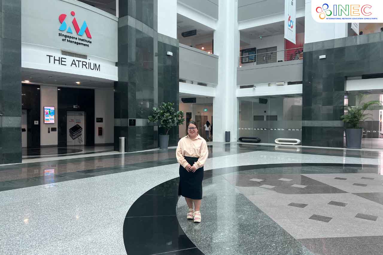 Đại diện tuyển sinh SIM Singapore