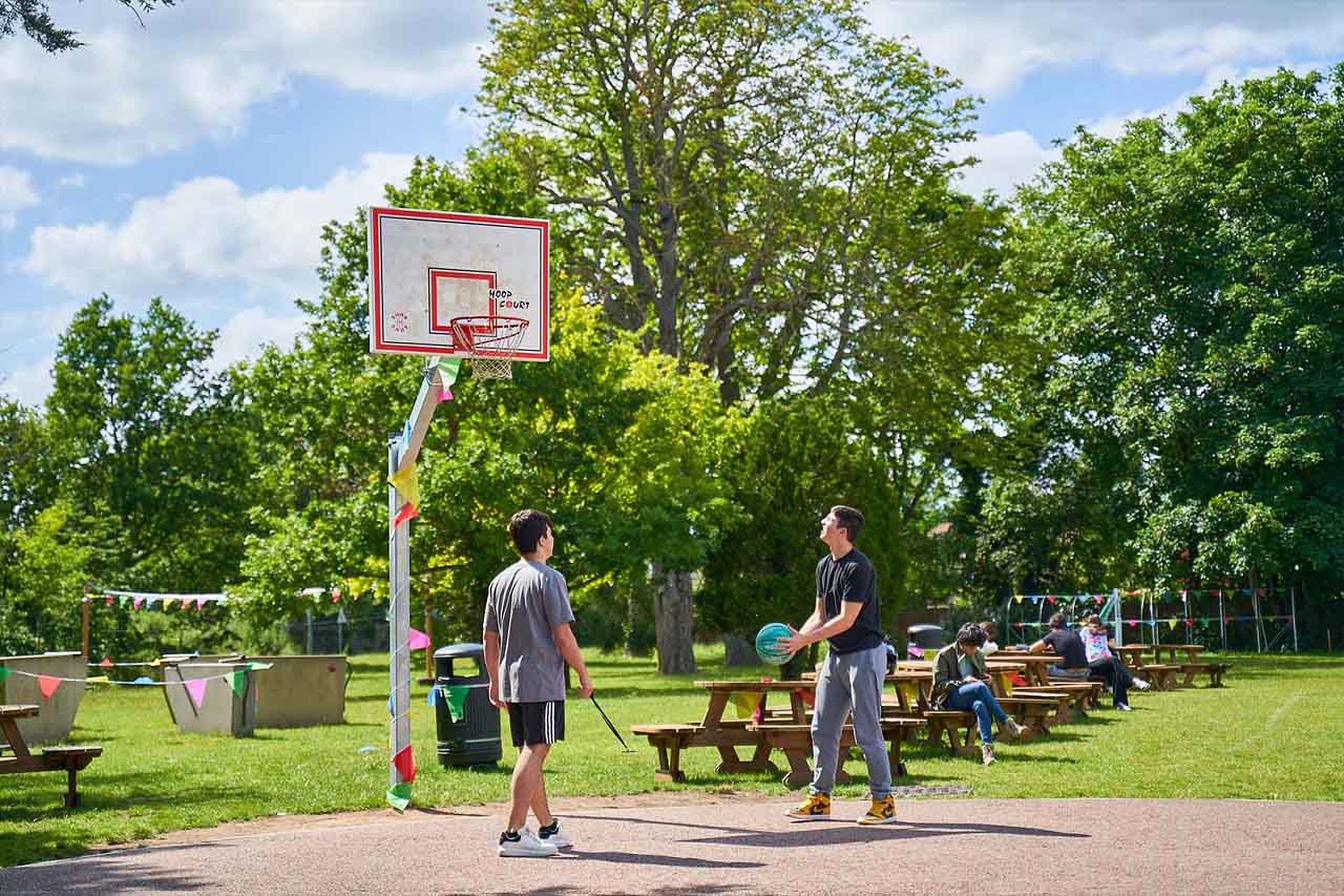 Đời sống học sinh Trung học nội trú CATS Cambridge