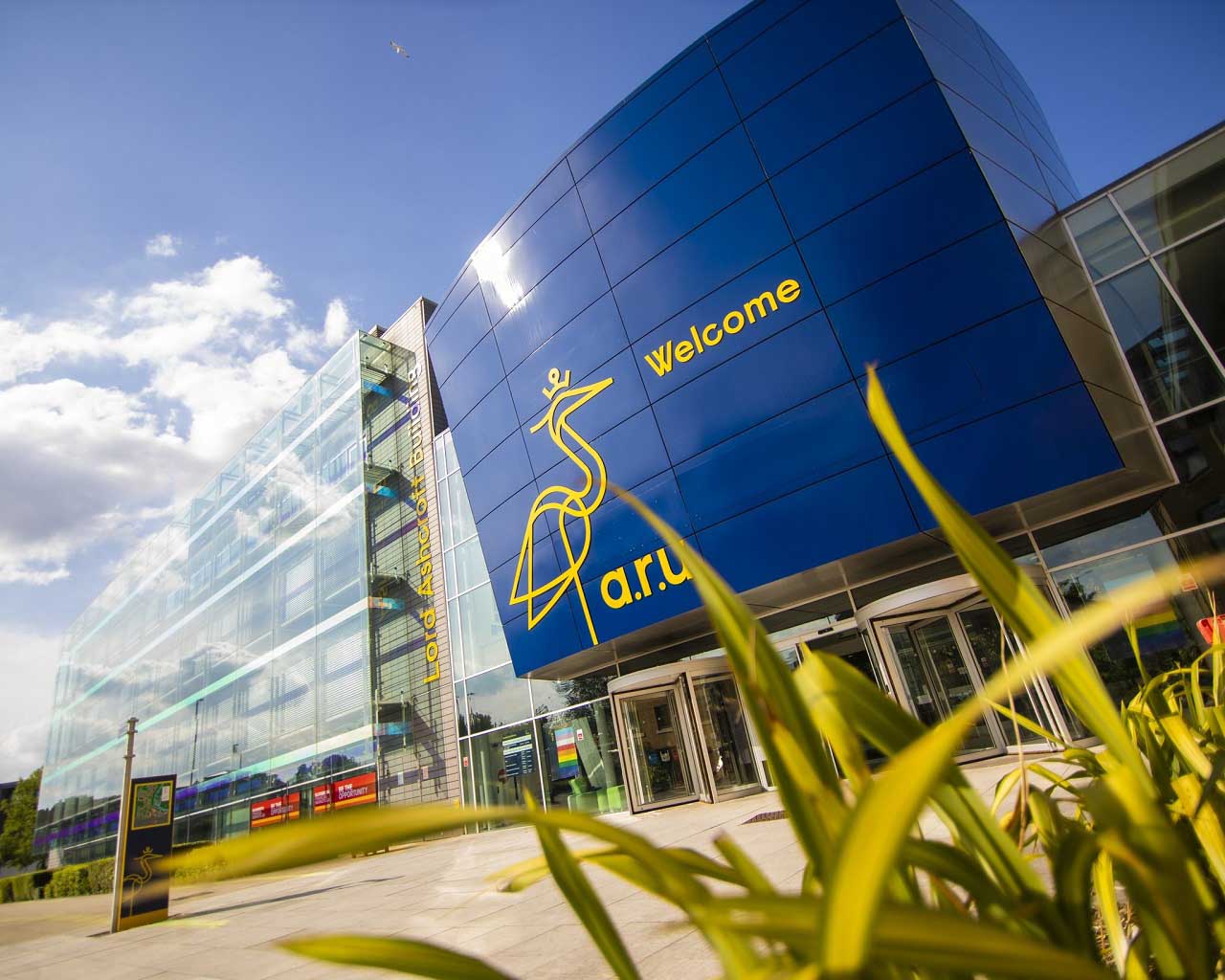 Chi phí du học Đại học Anglia Ruskin University