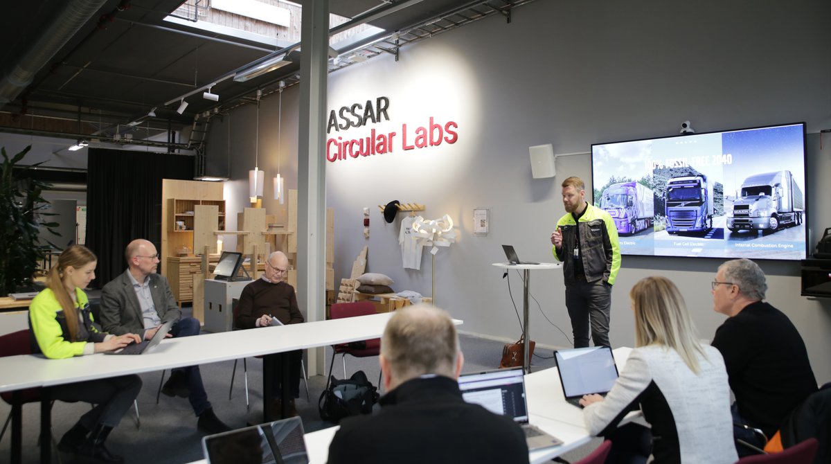 ASSAR Industrial Innovation Arena (Trung tâm Đổi mới Công nghiệp ASSAR) được thành lập bởi Science Park Skövde, Đại học Skövde, IDC West Sweden AB, Tập đoàn Volvo (Volvo Group), Volvo Cars và Aurobay. Nền tảng hợp tác này chính thức đi vào hoạt động từ năm 2018, hiện cung cấp các chương trình phát triển năng lực, hội thảo chuyên đề, cơ hội kết nối và các buổi tọa đàm dành cho ngành sản xuất trong khu vực.